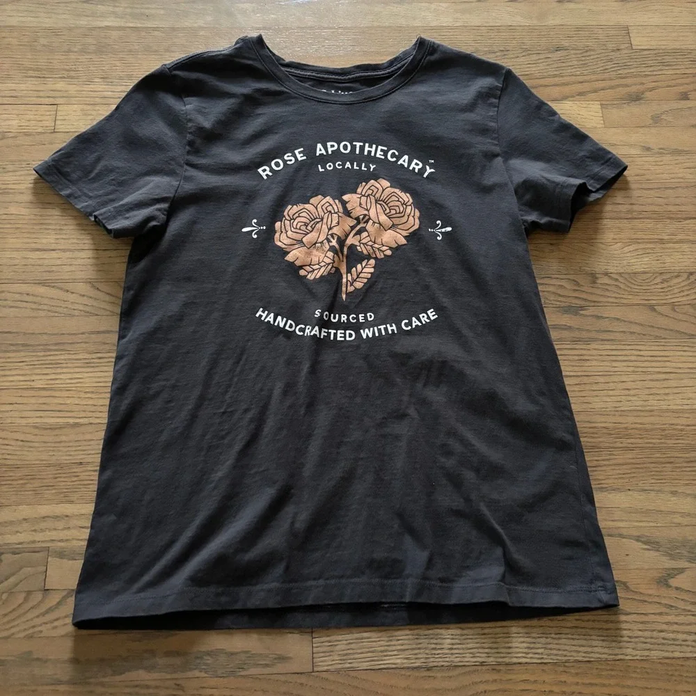 Schitts‎ Creek Rose Apothecary Graphic T-Shirt Black Large Handcrafted With Care